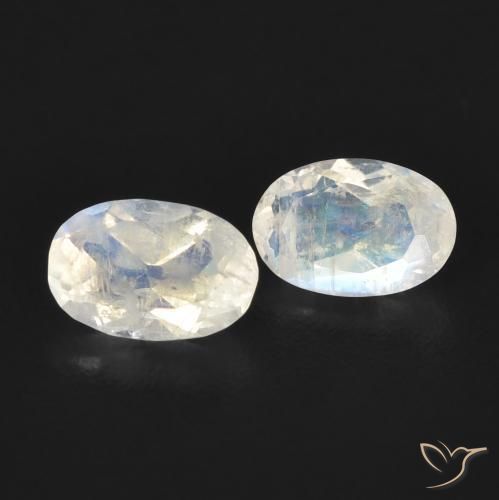 Pedras preciosas de Pedra da Lua Arco-Íris Branco azulado natural de 0.88 ct, oval, Transparente