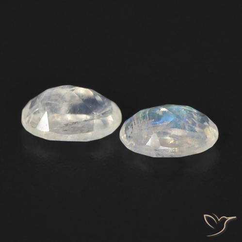 Pedras preciosas de Pedra da Lua Arco-Íris Branco azulado natural de 0.88 ct, oval, Transparente