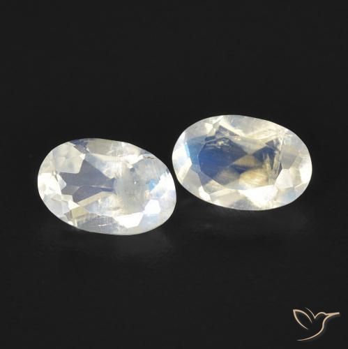 Pedras preciosas de Pedra da Lua Arco-Íris Branco azulado natural de 0.77 ct, oval, Transparente