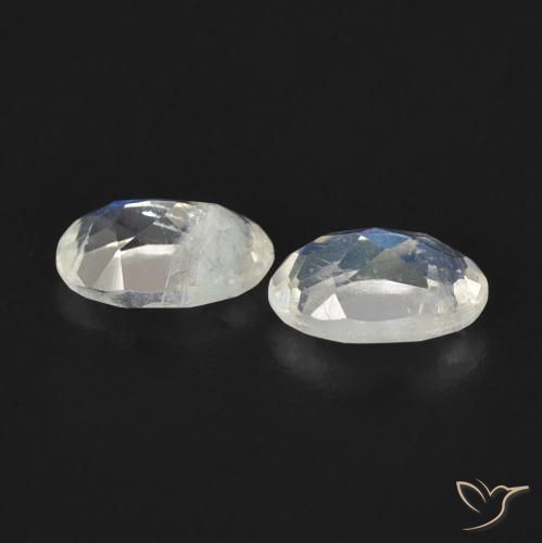 Pedras preciosas de Pedra da Lua Arco-Íris Branco azulado natural de 0.77 ct, oval, Transparente