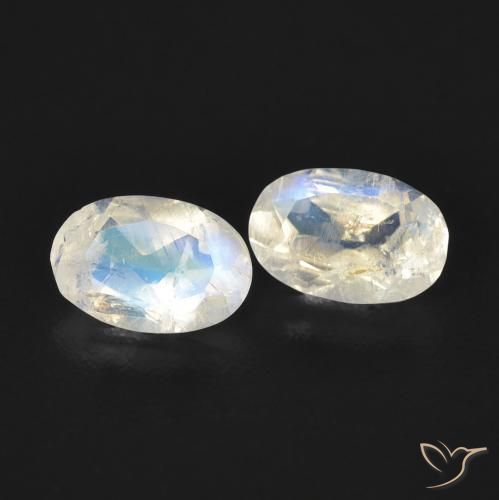 Pedras preciosas de Pedra da Lua Arco-Íris Branco azulado natural de 0.80 ct, oval, Transparente
