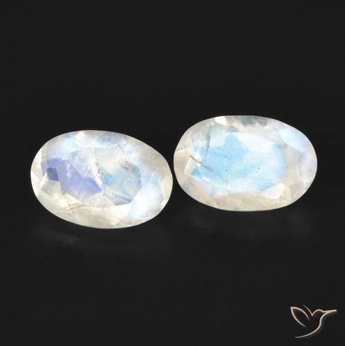 Pedras preciosas de Pedra da Lua Arco-Íris Branco azulado natural de 0.85 ct, oval, Transparente