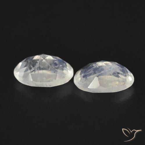 Pedras preciosas de Pedra da Lua Arco-Íris Branco azulado natural de 0.85 ct, oval, Transparente