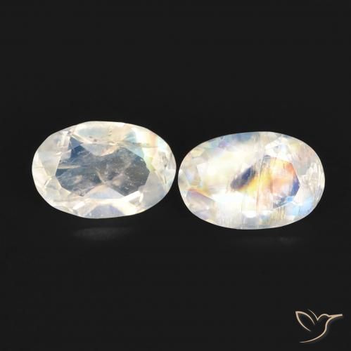 Pedras preciosas de Pedra da Lua Arco-Íris Branco azulado natural de 0.83 ct, oval, Transparente