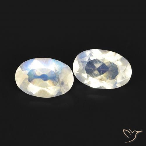 Pedras preciosas de Pedra da Lua Arco-Íris Branco azulado natural de 0.90 ct, oval, Transparente