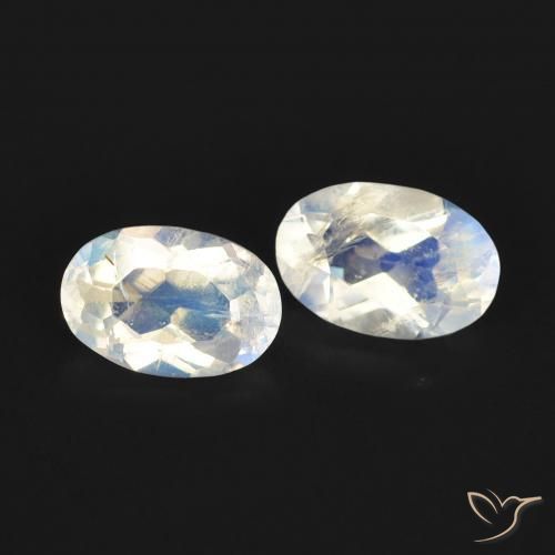 Pedras preciosas de Pedra da Lua Arco-Íris Branco azulado natural de 0.89 ct, oval, Transparente