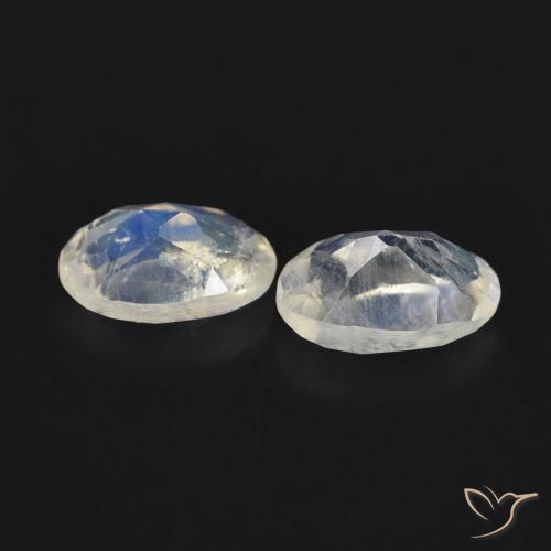 Pedras preciosas de Pedra da Lua Arco-Íris Branco azulado natural de 0.89 ct, oval, Transparente