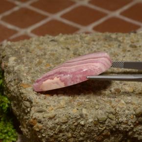 Rodocrosita multicolorido natural 35,64ct, formato de pêra, opaco