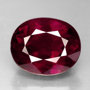 Granada rodolita vermelho natural 8,36ct, corte oval, VS
