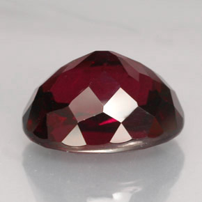 Granada rodolita vermelho natural 9,79ct, corte oval, VS-SI