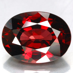 Granada rodolita vermelho natural 5,71ct, corte oval, VVS