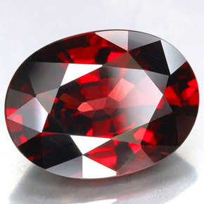 Granada rodolita vermelho natural 5,71ct, corte oval, VVS