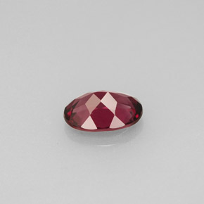 Granada rodolita vermelho natural 0,90ct, corte oval, VVS-VS