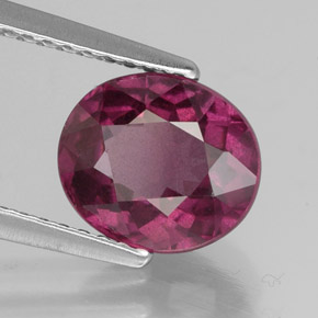 Granada rodolita vermelho natural 2,60ct, corte oval, VS