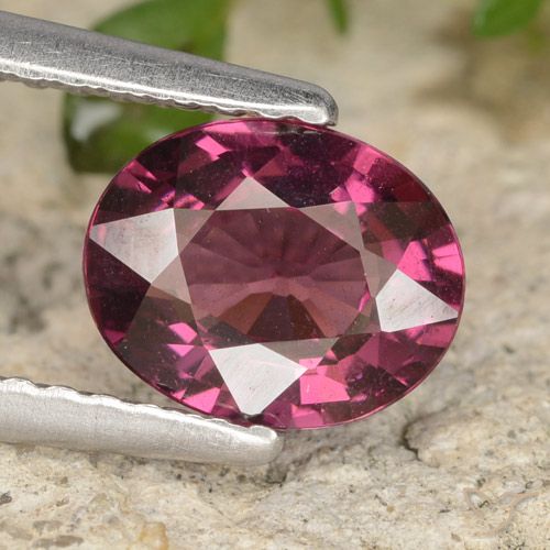 1.39ct Natural Roxo profundo rodolita granada, oval, VS