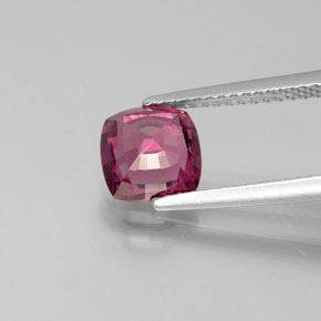 Granada rodolita vermelho natural 1,65ct, almofada cortada, VS
