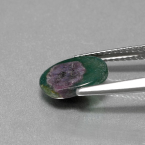 Rubi em fuchsita bicolor natural 2,25ct, corte oval, translúcido