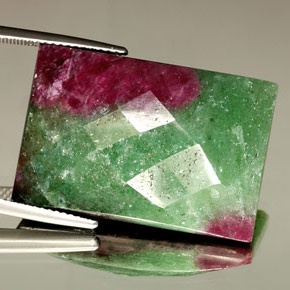 Rubi-zoisita multicolorido natural 42,79ct, baguete, opaco