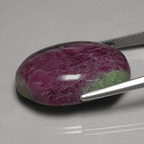 Rubi-zoisita multicolorido natural 60,73ct, corte oval, opaco