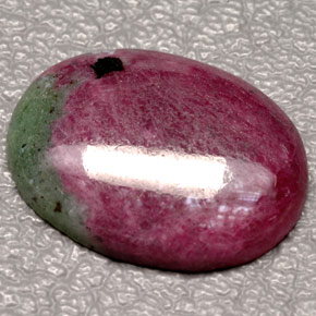 Rubi-zoisita multicolorido natural 10,66ct, corte oval, opaco