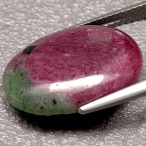 Rubi-zoisita multicolorido natural 10,66ct, corte oval, opaco