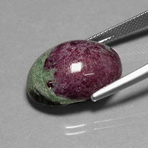Rubi-zoisita multicolorido natural 22,79ct, corte oval, opaco