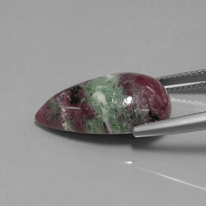 Rubi-zoisita multicolorido natural 13,52ct, formato de pêra, opaco