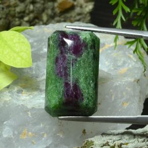 Rubi-zoisita multicolorido natural 25,75ct, corte esmeralda, opaco