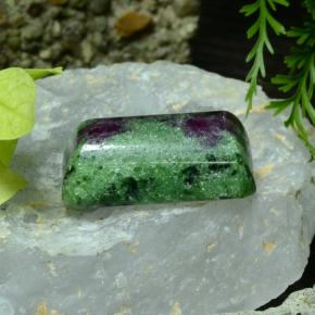 Rubi-zoisita multicolorido natural 25,75ct, corte esmeralda, opaco