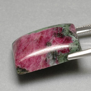 Rubi-zoisita multicolorido natural 46,78ct, baguete, opaco