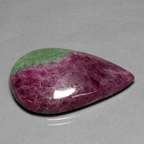 Rubi-zoisita multicolorido natural 44,82ct, formato de pêra, opaco