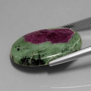 Rubi-zoisita multicolorido natural 28,10ct, corte oval, opaco
