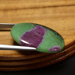 Rubi-zoisita multicolorido natural 21,96ct, corte oval, opaco