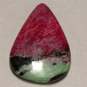 Rubi-zoisita multicolorido natural 23,73ct, formato de pêra, opaco