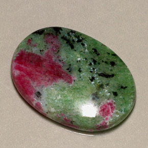 Rubi-zoisita multicolorido natural 21,97ct, corte oval, opaco
