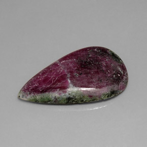 Rubi-zoisita multicolorido natural 29,84ct, formato de pêra, opaco