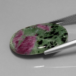 Rubi-zoisita multicolorido natural 22,56ct, corte oval, opaco