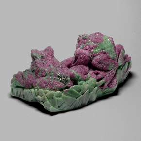 Rubi-zoisita multicolorido natural 1566,63ct, forma extravagante, opaco