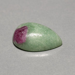 Rubi-zoisita multicolorido natural 5,73ct, formato de pêra, opaco