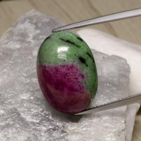 Rubi-zoisita multicolorido natural 19,75ct, corte oval, opaco