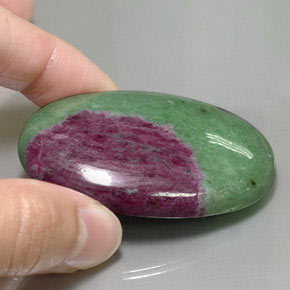 Rubi-zoisita multicolorido natural 168,20ct, corte oval, opaco