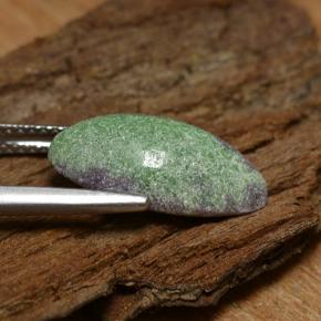 Rubi-zoisita verde natural 5,81ct, marquise, opaco