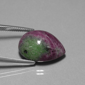 Rubi-zoisita multicolorido natural 25,42ct, formato de pêra, opaco