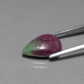 Rubi-zoisita multicolorido natural 5,85ct, formato de pêra, opaco