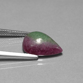 Rubi-zoisita multicolorido natural 6,24ct, formato de pêra, opaco