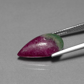 Rubi-zoisita multicolorido natural 7,01ct, formato de pêra, opaco