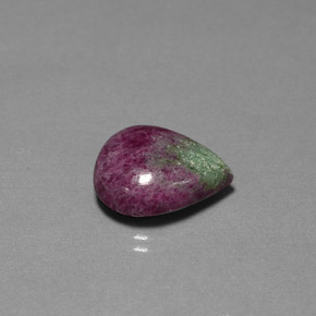 Rubi-zoisita multicolorido natural 11,49ct, formato de pêra, opaco