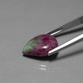 Rubi-zoisita multicolorido natural 11,49ct, formato de pêra, opaco