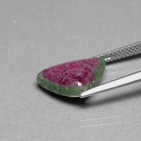 Rubi-zoisita multicolorido natural 5,18ct, trillion, opaco