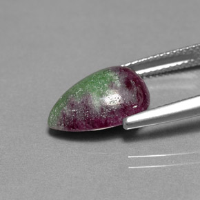 Rubi-zoisita multicolorido natural 5,94ct, formato de pêra, opaco